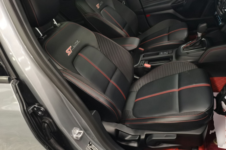 福特 福克斯 2022款 两厢 EcoBoost 180 自动ST Line局部细节41