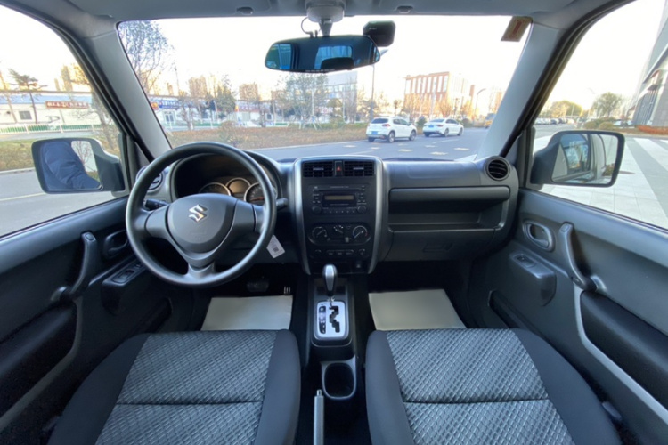 铃木 吉姆尼 2015款 1.3 AT JLX中控内饰7004