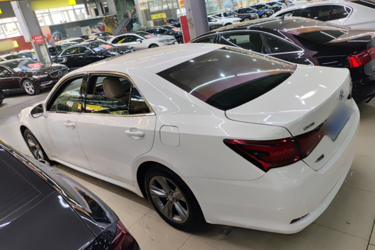 丰田 皇冠 2015款 2.5L 智享版车身外观4