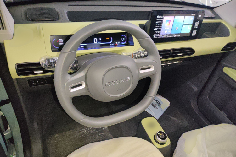 吉利银河 2024款 熊猫mini 200km 耐力熊中控内饰13