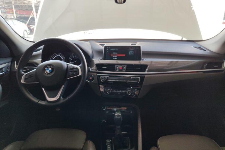宝马X1新能源 2019款 xDrive25Le 里程升级版中控内饰12