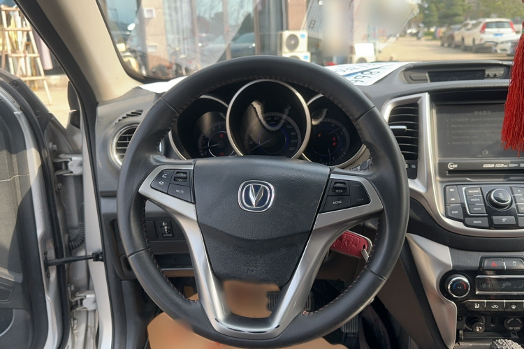 长安 逸动 2013款 1.6L 自动俊酷型 国IV局部细节13