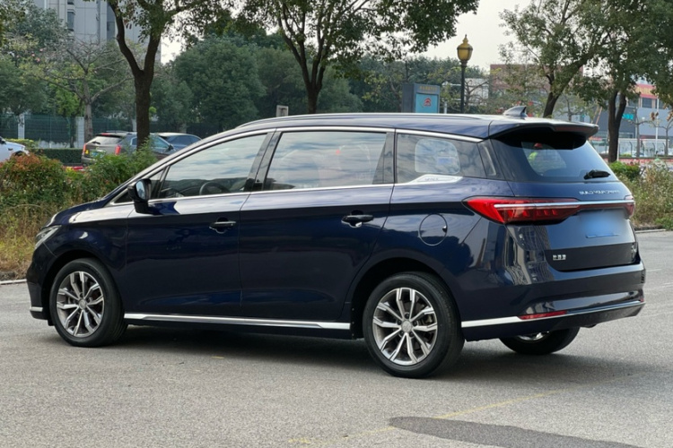 比亚迪 宋MAX 2021款 升级版 1.5T 自动尊贵型 7座车身外观6002