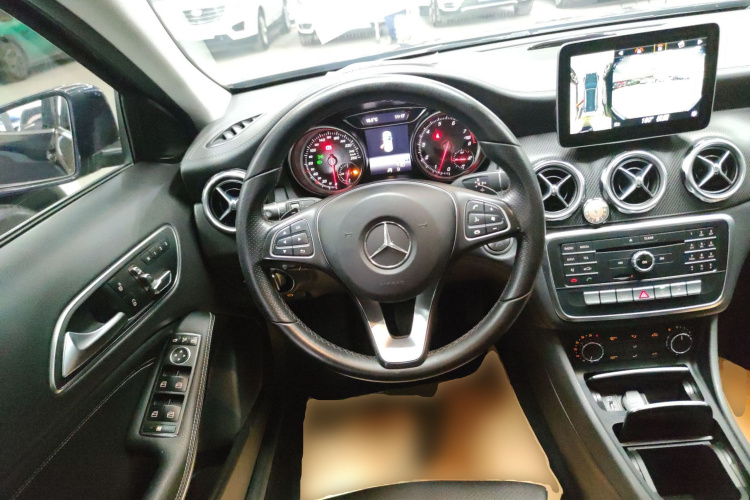 奔驰GLA 2017款 GLA 200 时尚型中控内饰13