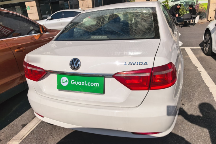 大众 朗逸 2013款 改款经典 1.6L 手动风尚版车身外观6