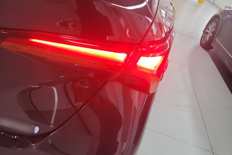 丰田 亚洲龙 2023款 双擎 2.5L 进取版车身外观9