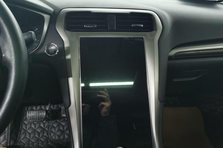 福特 蒙迪欧 2020款 EcoBoost 180 时尚型中控内饰7003