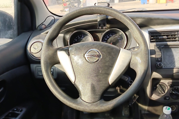 日产 骊威 2013款 1.6XL 手动豪华版中控内饰13