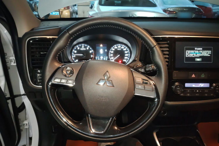 三菱 欧蓝德 2021款 改款 2.0L 两驱畅享版 5座中控内饰13