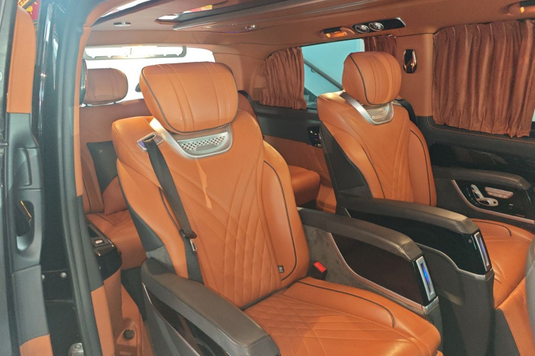 奔驰 威霆 2023款 2.0T 精英版 7座中控内饰7004