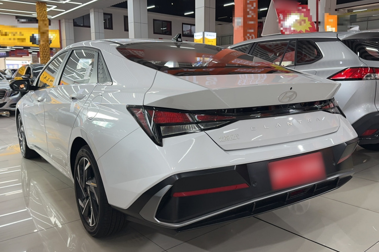 现代 伊兰特 2023款 1.5L CVT GLX精英版车身外观6003