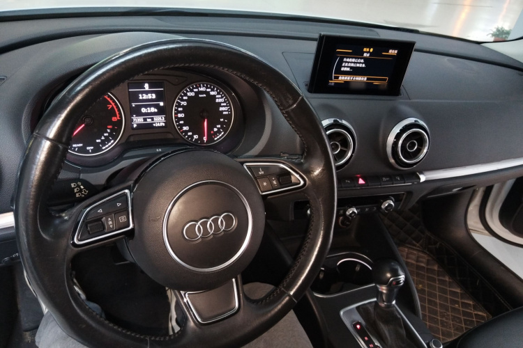 奥迪A3 2015款 Limousine 35 TFSI 百万纪念舒享型中控内饰12