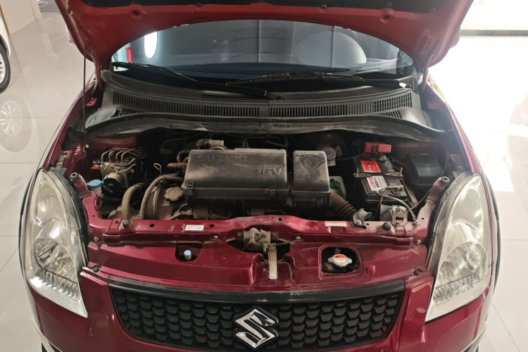 铃木 雨燕 2014款 1.3L 手动标准型机舱底盘24