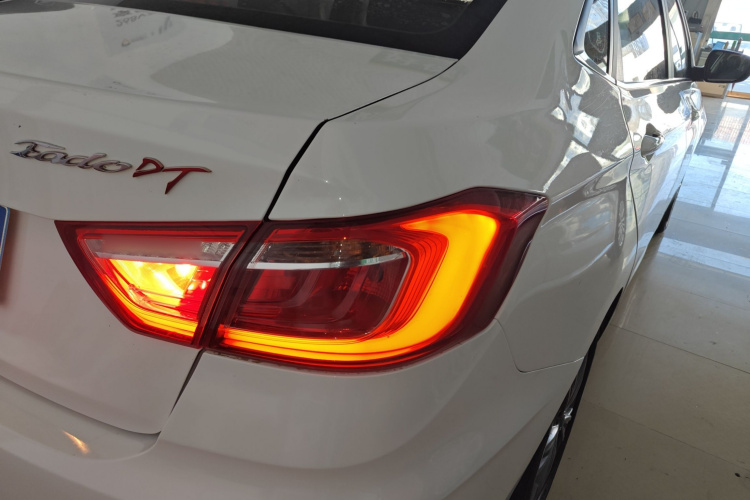 长安 逸动DT 2019款 1.6L 手动优享型 国VI车身外观9