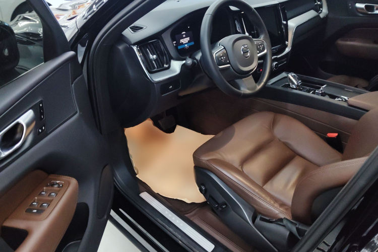 沃尔沃XC60 2024款 B5 四驱智逸豪华版中控内饰20