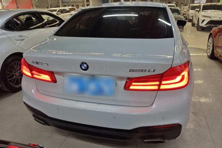 宝马5系 2020款 525Li M运动套装车身外观6