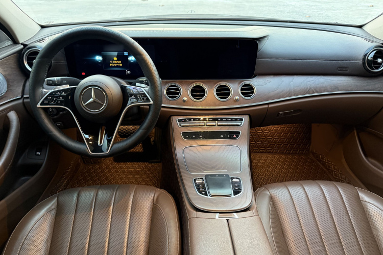 奔驰E级 2021款 E 300 L 尊贵型中控内饰7001