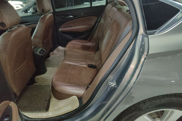 别克 君威 2017款 20T 精英型中控内饰21