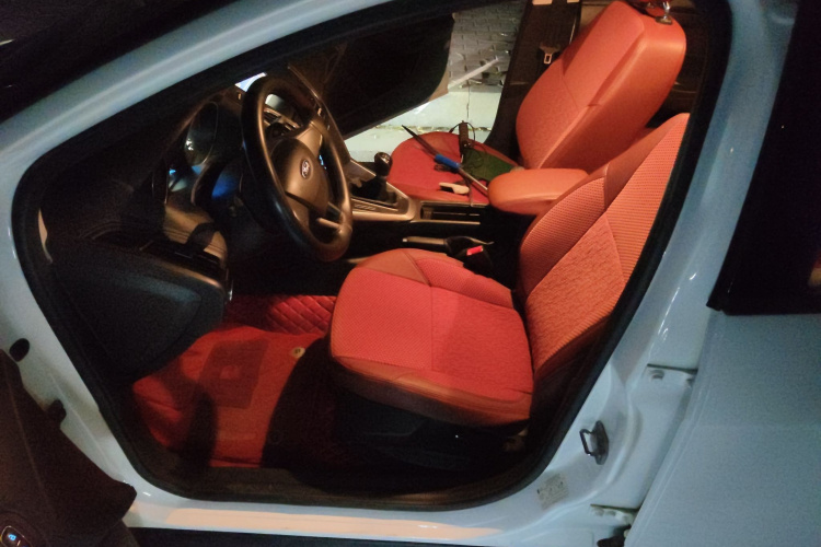 福特 福克斯 2017款 两厢 1.6L 手动舒适型智行版中控内饰19