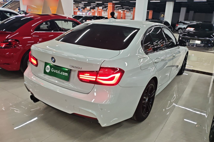 宝马3系 2019款 320i M运动曜夜版车身外观7