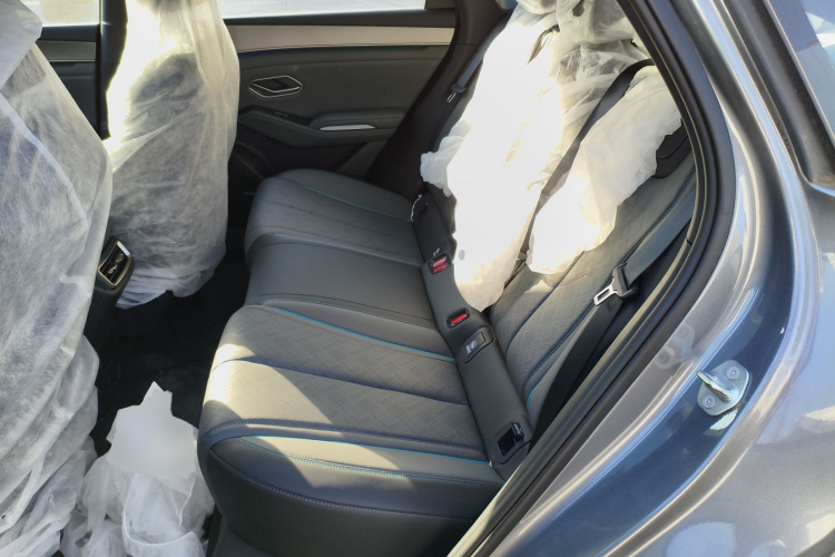 比亚迪 秦L 2024款 DM-i 120KM卓越型中控内饰7004