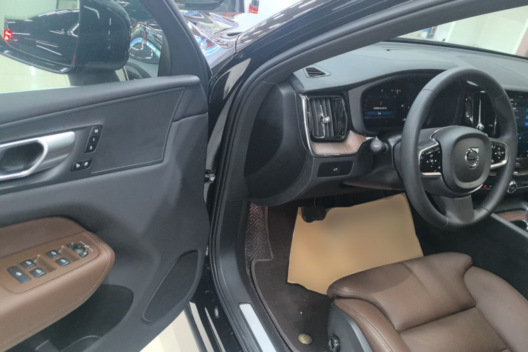 沃尔沃XC60 2024款 B5 四驱智远豪华版中控内饰20