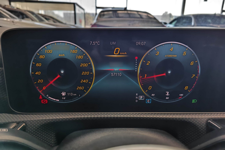 奔驰A级 2020款 改款 A 200 L 运动轿车动感型局部细节14