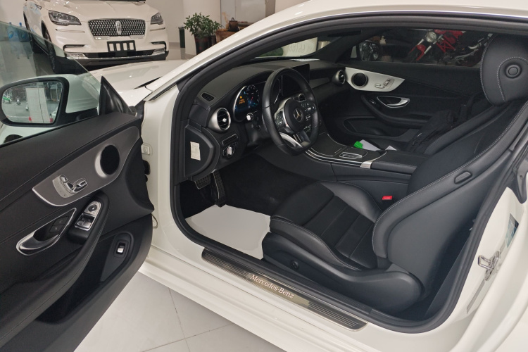 奔驰C级(进口)  C 260 轿跑车中控内饰7003