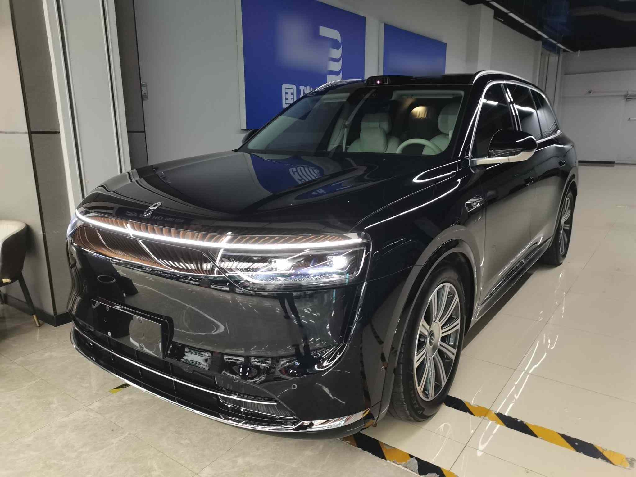 鸿蒙智行 问界M8 2025款 增程 Max+版 53.4kWh 6座版 (192线激光雷达）(2)