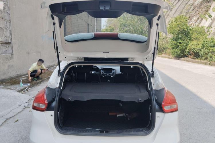 福特 福克斯 2018款 两厢经典 1.6L 自动舒适型智行版中控内饰23