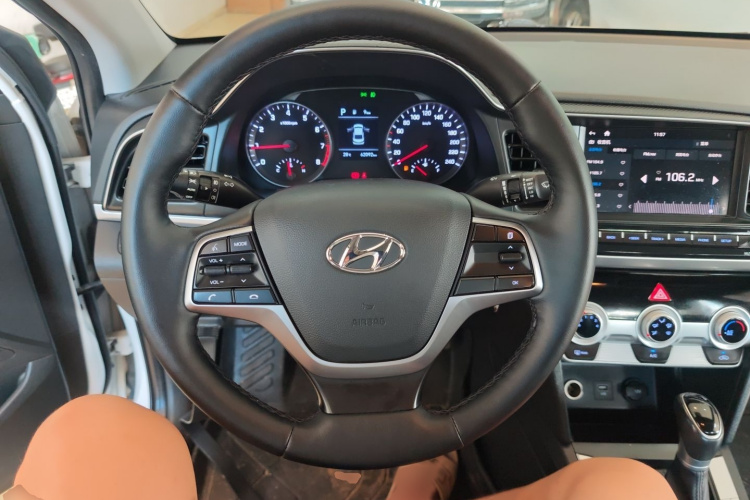 现代 领动 2019款 1.5L CVT智炫·精英型局部细节13