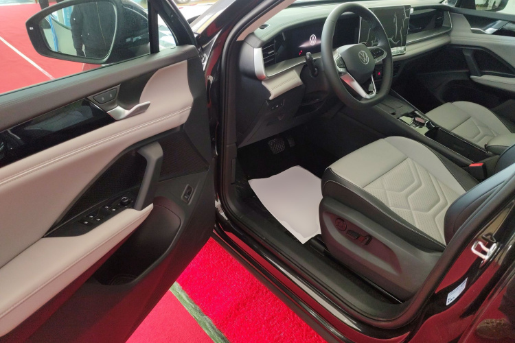 大众 2025款 探岳L 300TSI 两驱精英中控内饰7003