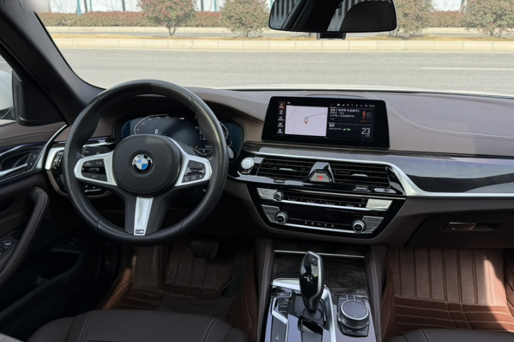 宝马5系 2020款 525Li M运动套装中控内饰7001