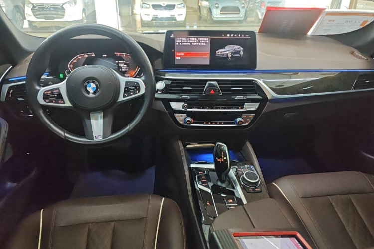 宝马5系 2022款 改款 525Li M运动套装中控内饰12