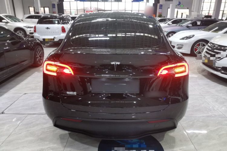 特斯拉 Model Y 2022款 改款 后轮驱动版车身外观6