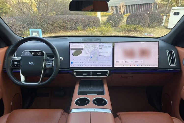 理想汽车 理想L8 2025款 Max 智能焕新版中控内饰7011