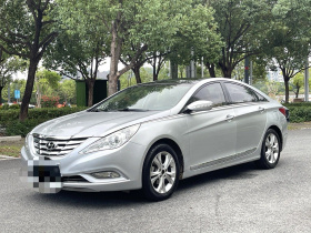 现代 索纳塔 2011款 2.0L 自动豪华版