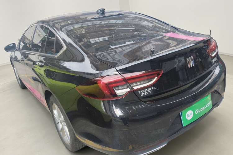 别克 君威 2024款 25T 超享版车身外观5