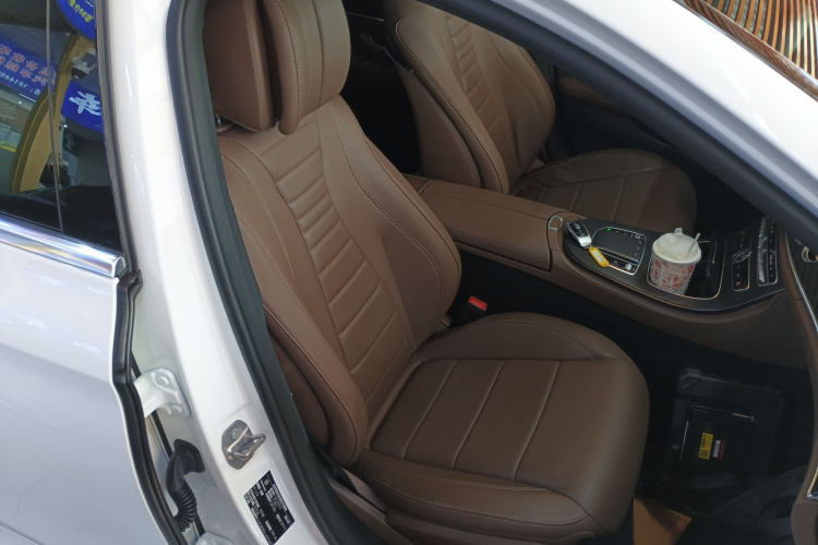 奔驰E级 2020款 E 300 L 运动时尚型局部细节41