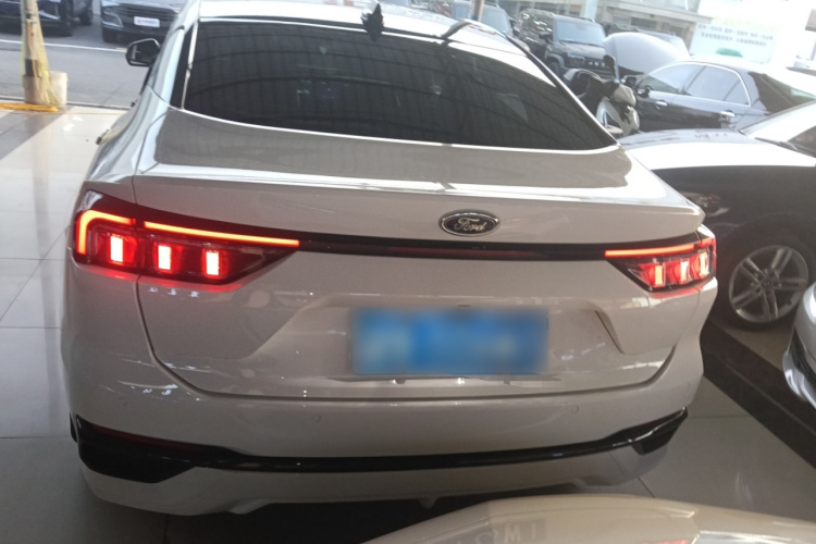 福特 蒙迪欧 2022款 改款 EcoBoost 245 豪华型车身外观6