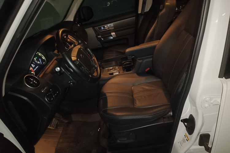 路虎 发现 2016款 3.0 SC 曜黑典藏版 HSE局部细节19