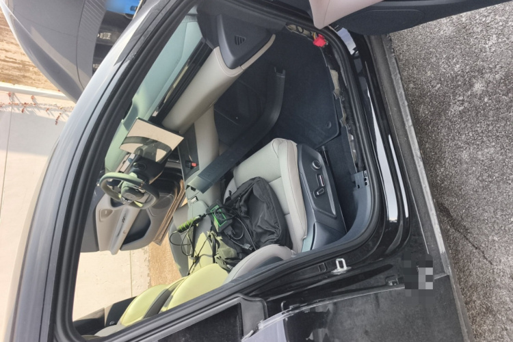 领克Z10 2025款 95kWh 702km四驱Halo局部细节9005