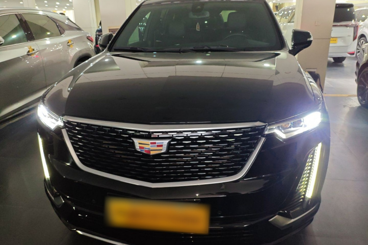 凯迪拉克XT6 2021款 2.0T 六座两驱豪华型车身外观2