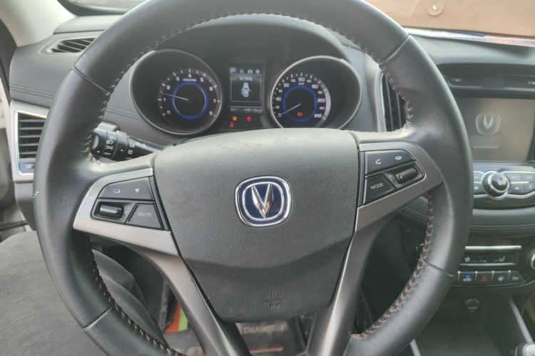 长安 逸动 2016款 XT 1.6L 自动俊酷型中控内饰13