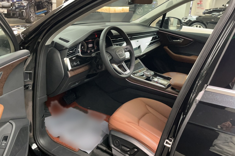 奥迪Q7 2023款 55 TFSI quattro S line运动型中控内饰7002
