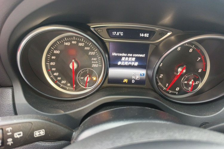 奔驰GLA 2018款 GLA 220 4MATIC 运动型局部细节14