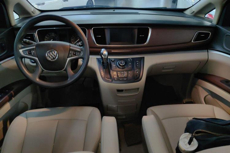 别克GL8 2018款 28T 舒适型 国VI中控内饰7002