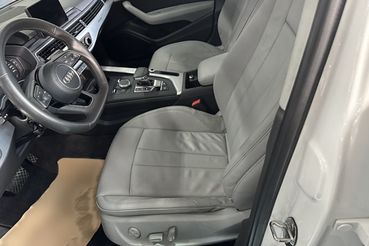 奥迪A4L 2018款 30周年年型 45 TFSI quattro 个性运动版中控内饰7006