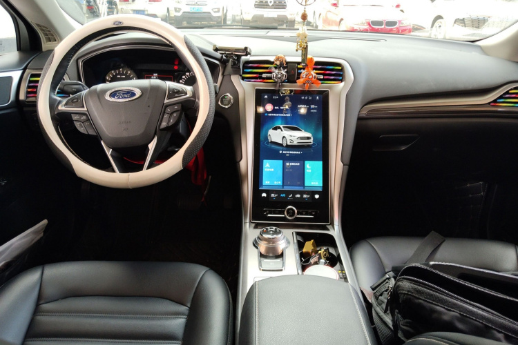 福特 蒙迪欧 2020款 EcoBoost 180 时尚型中控内饰12