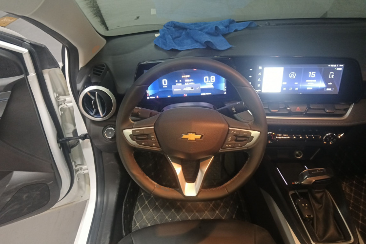 雪佛兰 科鲁泽 2023款 1.3T 轻混自动尊享版中控内饰13